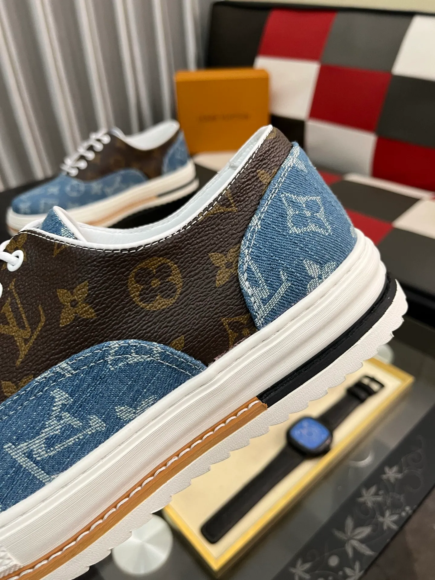 Men's Men's Shoes 💰420⌚️⌚️🇮🇹🇮🇹LV Louis Vuitton. The latest trendy casual shoes are popular in physical stores in sizes 38-44. New spring and summer comfortable imported custom original cowhide, unique jacquard fabric element design. Paired with sheepskin lining, Lv original bottom, [taiyang][taiyang] high-end packaging and high quality💪Details determine the quality, you can enter and leave the counter at will, welcome to compare🇮🇹